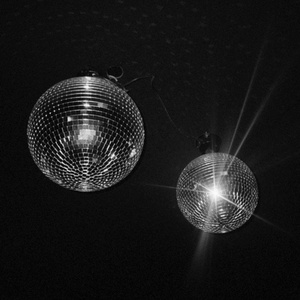 日乐山老少妇多毛逼
